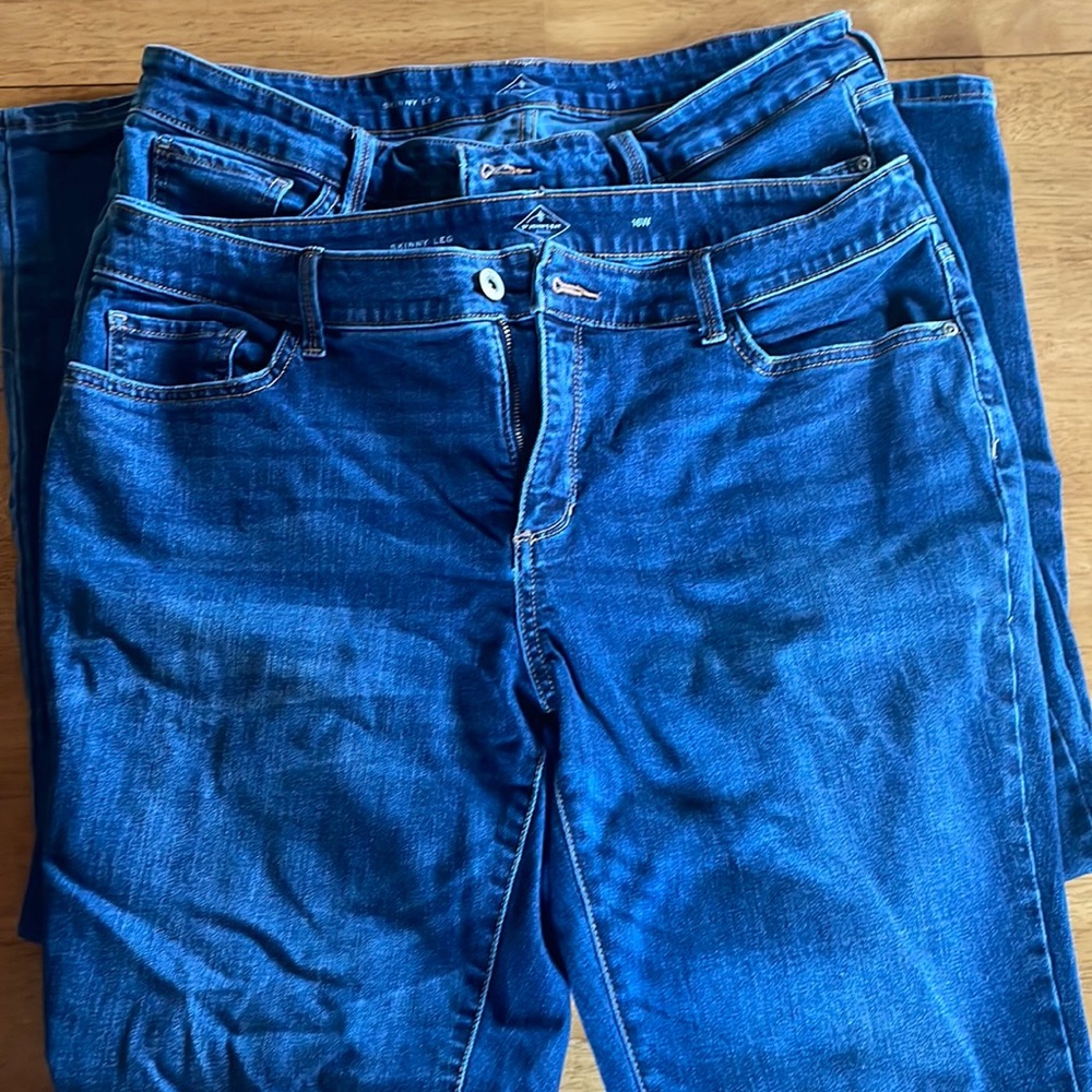Womens jeans (2 pair)